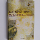 Sue Monk Kidd : Mehiläisten salaisuudet - pikkukuva 1