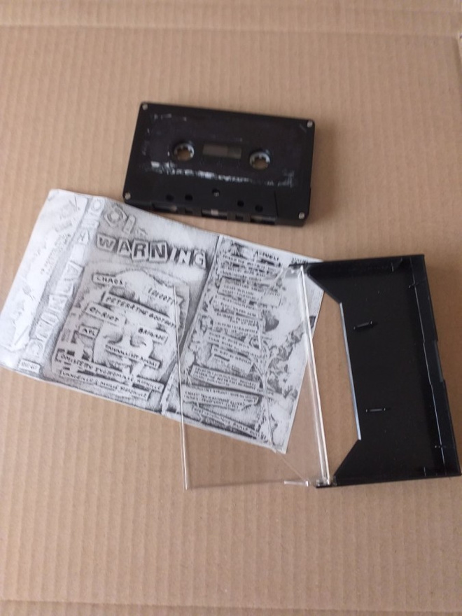 OI-WARNING kokoelma KASETTI -1981- kaaos idiootti jne.......