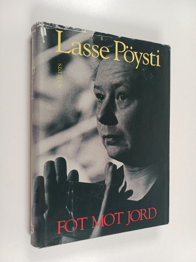 Lasse Pöysti : Fot mot jord