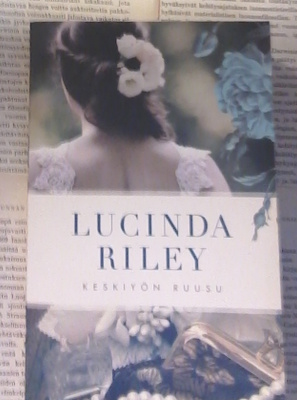 Lucinda Riley - Keskiyön ruusu (pokkari)