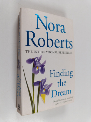 Nora Roberts : Finding the Dream