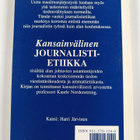 Kaarle Nordenstreng : Kansainvälinen journalistietiikka - pikkukuva 2
