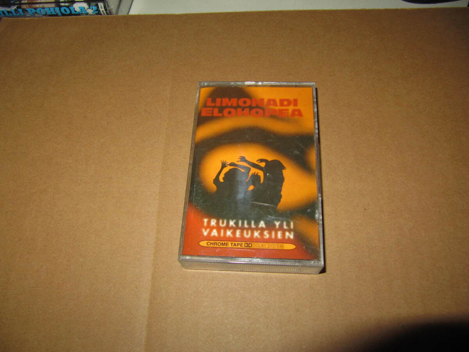 KASETTI:Limionadi Elohopea:Trukilla yli vaikeuksien v.1995 U