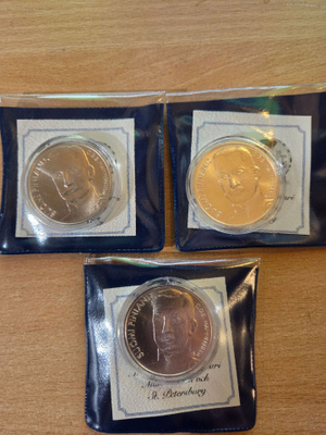 3 kpl Mannerheim ja Pietari 10 eur 2003 hopeaa