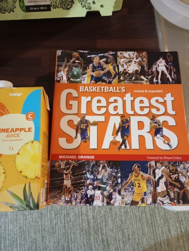 Kirja: Basketball's Greatest Stars - Koripallokirja