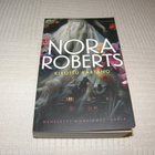 Nora Roberts Kirottu kartano   -pok - pikkukuva 1