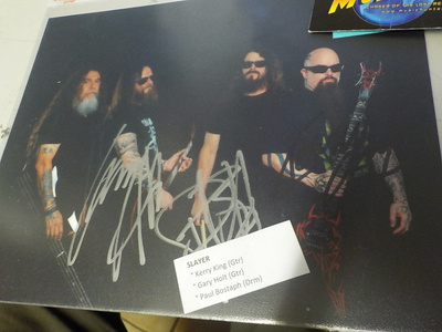 SLAYER KUVA KOLMELLA NIMMARILLA