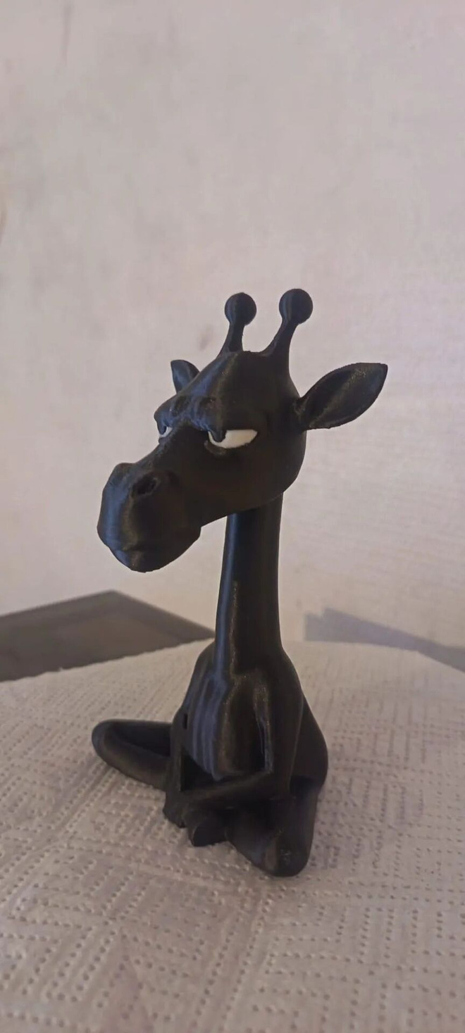 Mustavalkoinen kirahvifiguuri, noin 14 cm