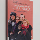 Heli Roiha : Matkalaukullinen aurinkoa : pakomatka pohjoi... - pikkukuva 1