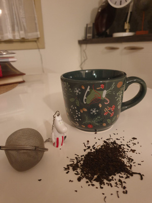 Söstrene Grenes jouluinen teemuki + Muumi teekuula