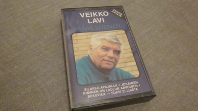 C-kasetti Veikko Lavi Väärä vitonen v. 1983