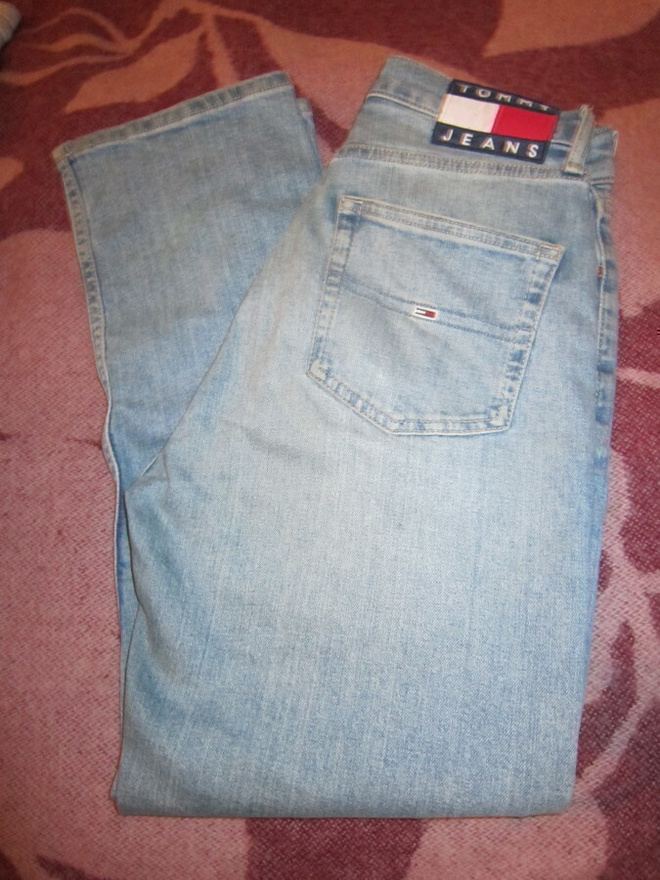 Tommy jeans farkut 25/30 ja paita Vero Moda