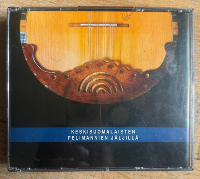 KESKISUOMALAISTEN PELIMANNIEN JÄLJILLÄ (2 CD) + VIHKOT