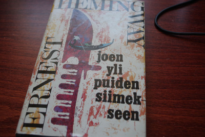Ernest Hemingway: Joen yli puiden siimekseen (1980)
