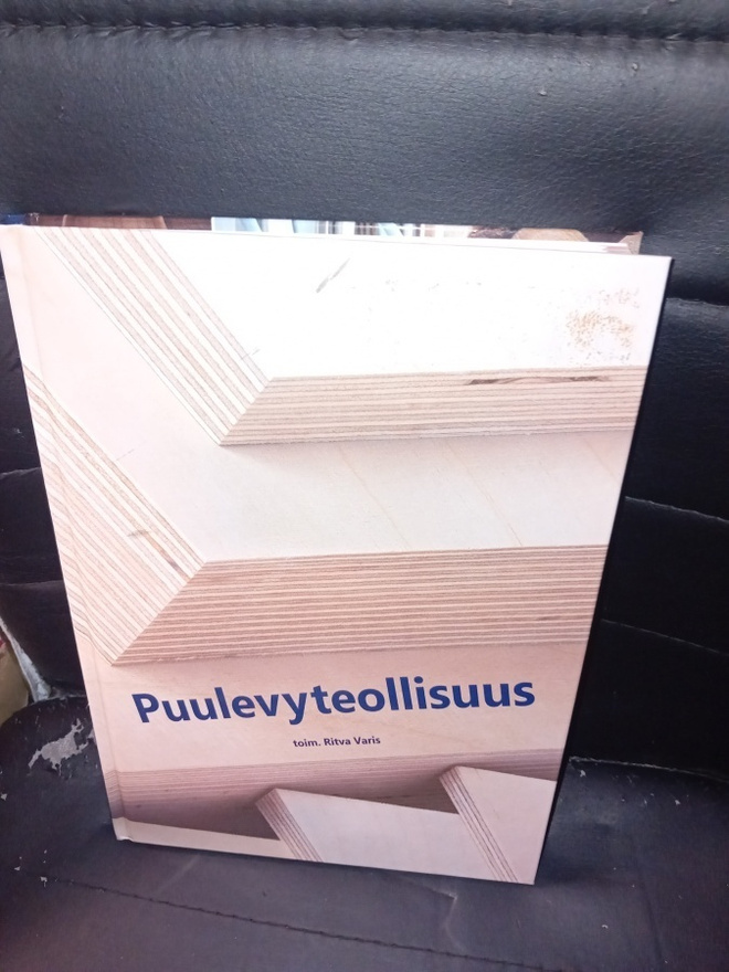 Varis (Toim.) :  Puulevyteollisuus ( SIS POSTIKULU)