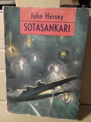 John Hersey: Sotasankari