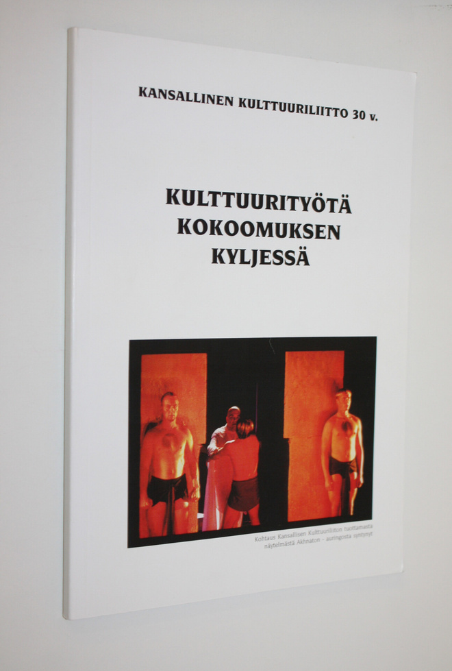 Ulla Murtonen : Kulttuurityötä kokoomuksen kyljessä : sel...