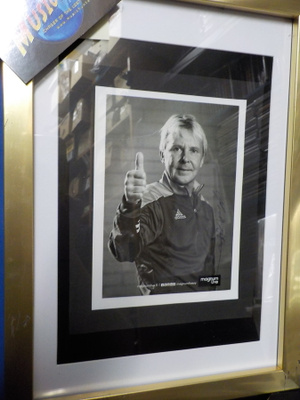 MATTI NYKÄNEN NIMIKIRJOITUS PROMOKORTISSA