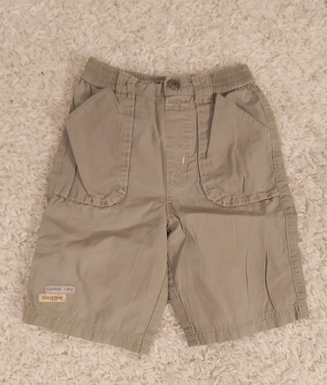 Lasten beiget / vihertävät shortsit koko 92