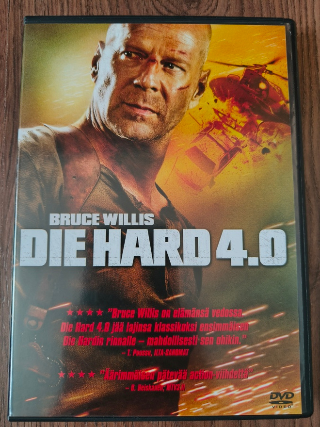 DVD: DIE HARD 4.0 (Suomijulkaisu)