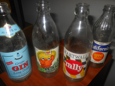 Limsapullot , Peikko juoma , Rally, California + Gin pullo