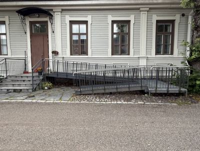 Pyörätuoli-/invaramppi