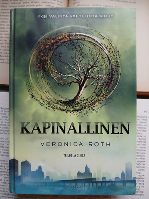 Veronica Roth - Kapinallinen (sid.)