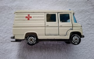 Siku Mercedes-Benz L 406 Ambulanssi