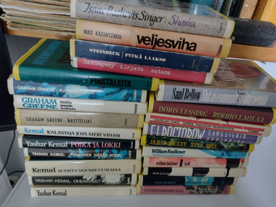Iso pino Tammi Keltainen kirjasto- kirjoja
