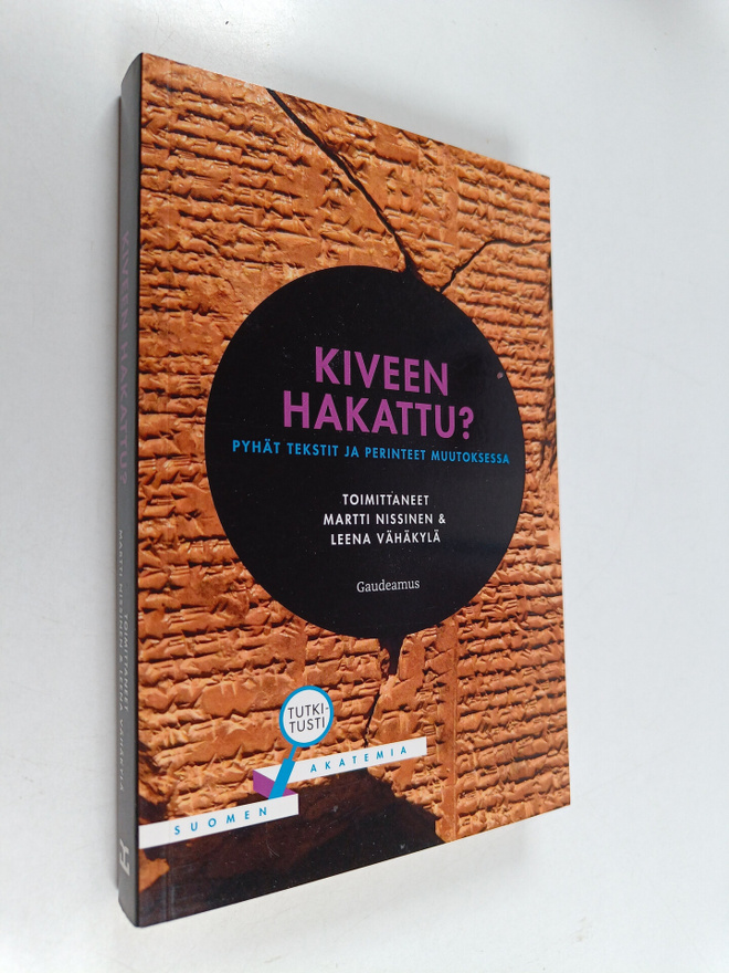 Kiveen hakattu? : pyhät tekstit ja perinteet muutoksessa