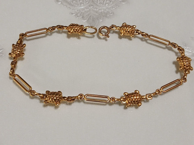 Gold plated kilpikonna rannekoru