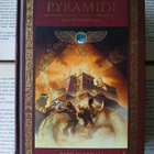 Rick Riordan - Kanen aikakirjat 1: Punainen pyramidi (sid.) - pikkukuva 1