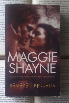 Maggie Shayne - Hämärän reunalla (pokkari)