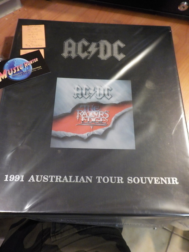 AC/DC - RAZORS EDGE 1991 AUSTRALIAN TOUR SOUVENIR BOX SET