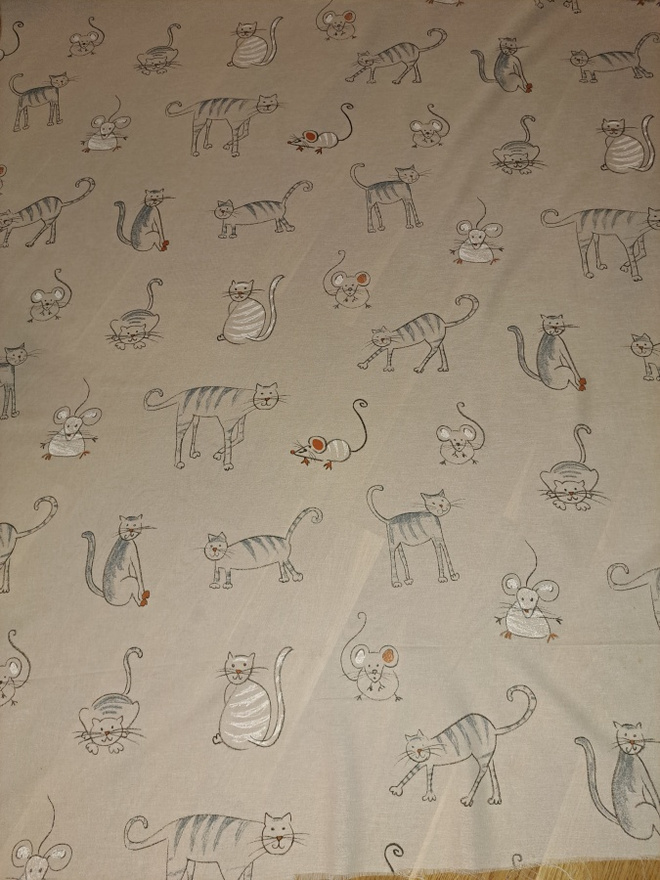 Kissa ja hiiri kangas 420x142cm