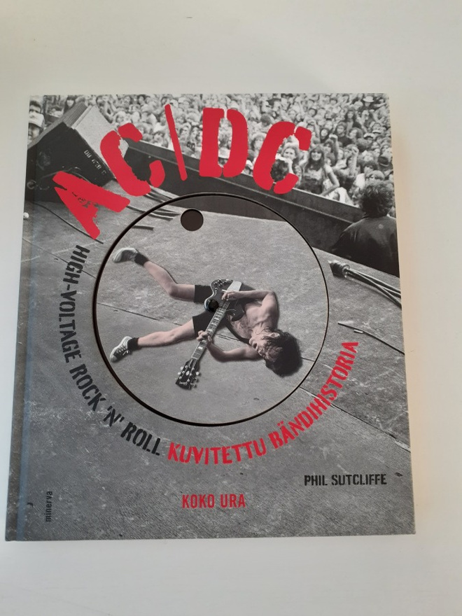 AC/DC Kuvitettu Bändihistoria