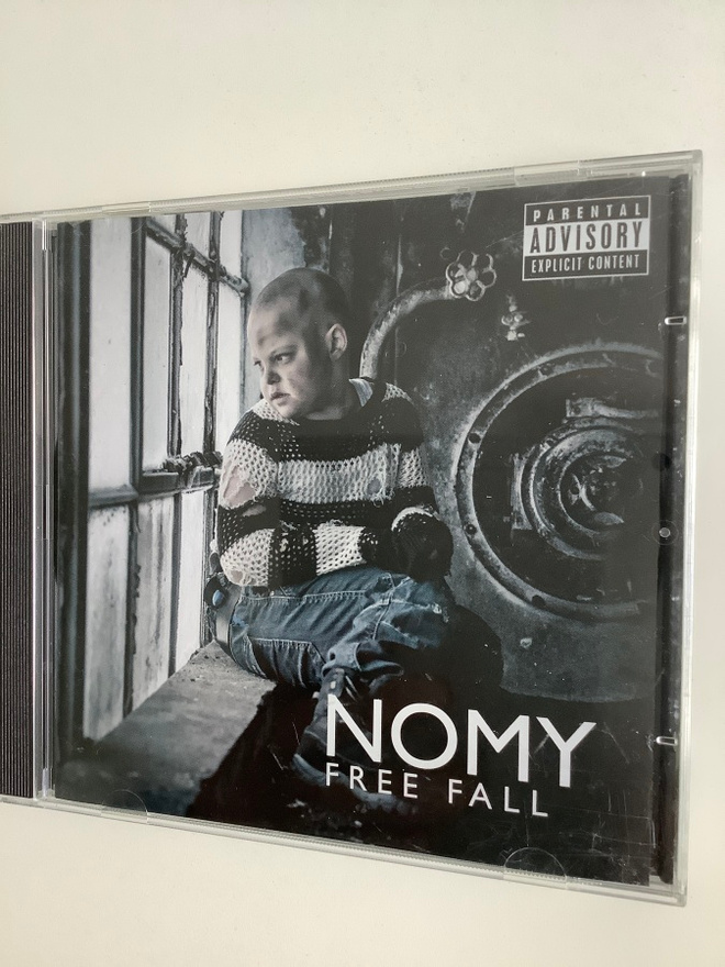 NOMY:FREE FALL
