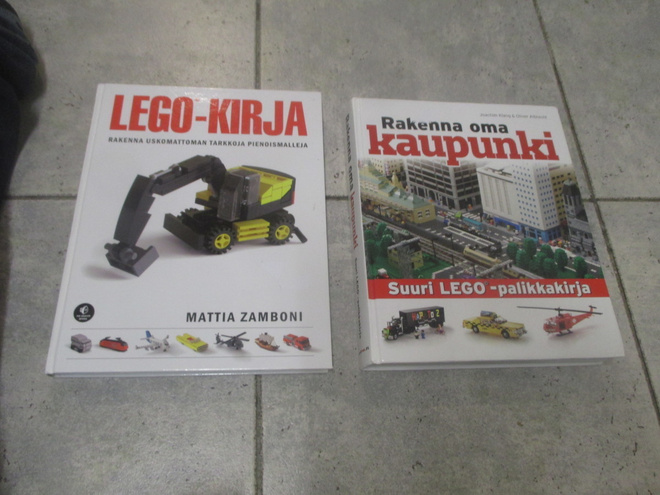 2 LEGO KIRJAA - HYVÄKUNTOISIA