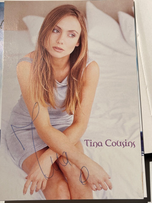 Tina Cousins postikortti nimikirjoituksella