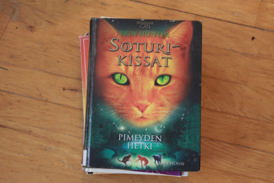 Erin Hunter Soturikissat PIMEYDEN Hetki (kovakantinen)  #6