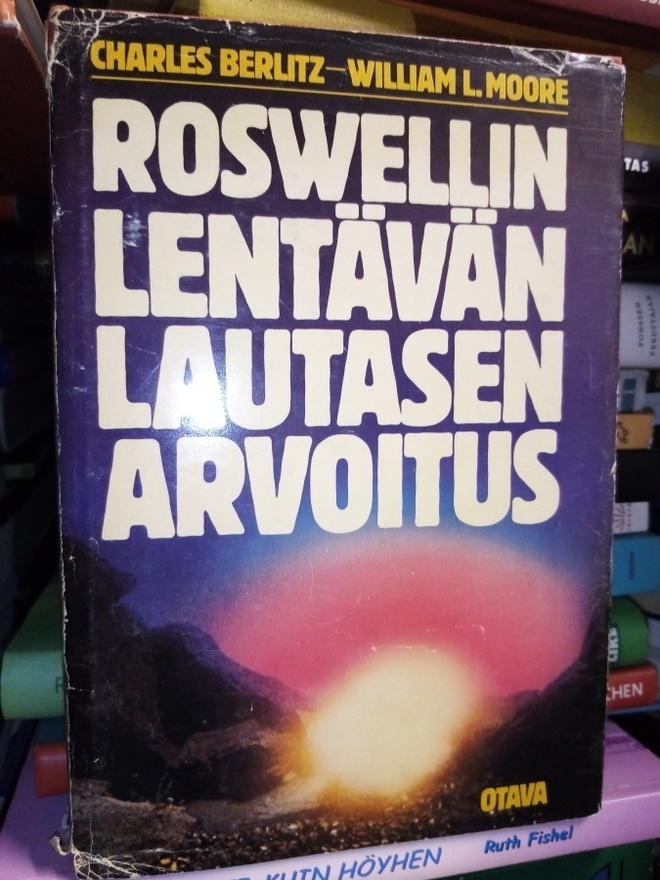 BERLITZ : ROSWELLIN LENTÄVÄN LAUTASEN ARVOITUS