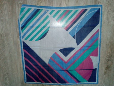 Sifonkimainen huivi 77x77cm