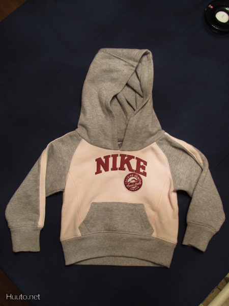 NIKE aivan upea tyttöjen COLLEGE HUPPARI koko 98-104 ! UUSI!
