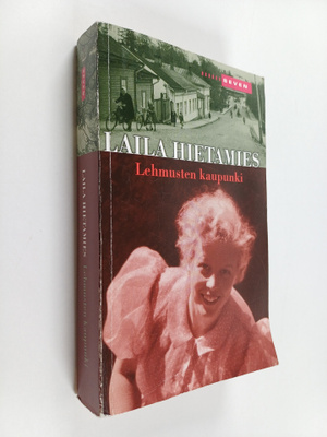 Laila Hietamies : Lehmusten kaupunki : romaani