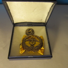 MERKKIKESKUS RINTAMERKKI JA  PINSSI KOTELO - pikkukuva 1