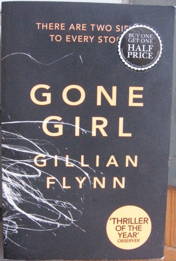 Gillian Flynn: Gone Girl, Phoenix 2012.  275 s.