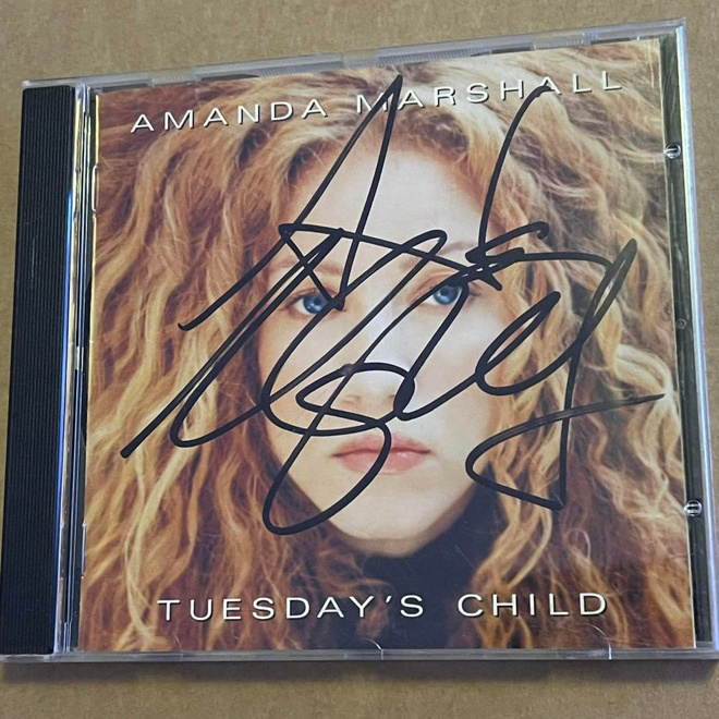 Amanda Marshall – Tuesday's Child NIMIKIRJOITUS