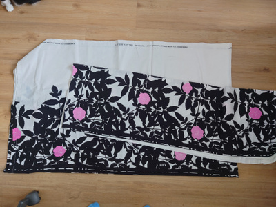 Marimekko Ruusupuu kangas 2 pitkää verhoa