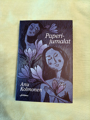 Anu Kolmonen: Paperijumalat