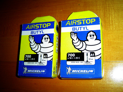 2 x SISÄRENGAS SISÄKUMI 28" MICHELIN AIRSTOP BUTYL 18/25-622